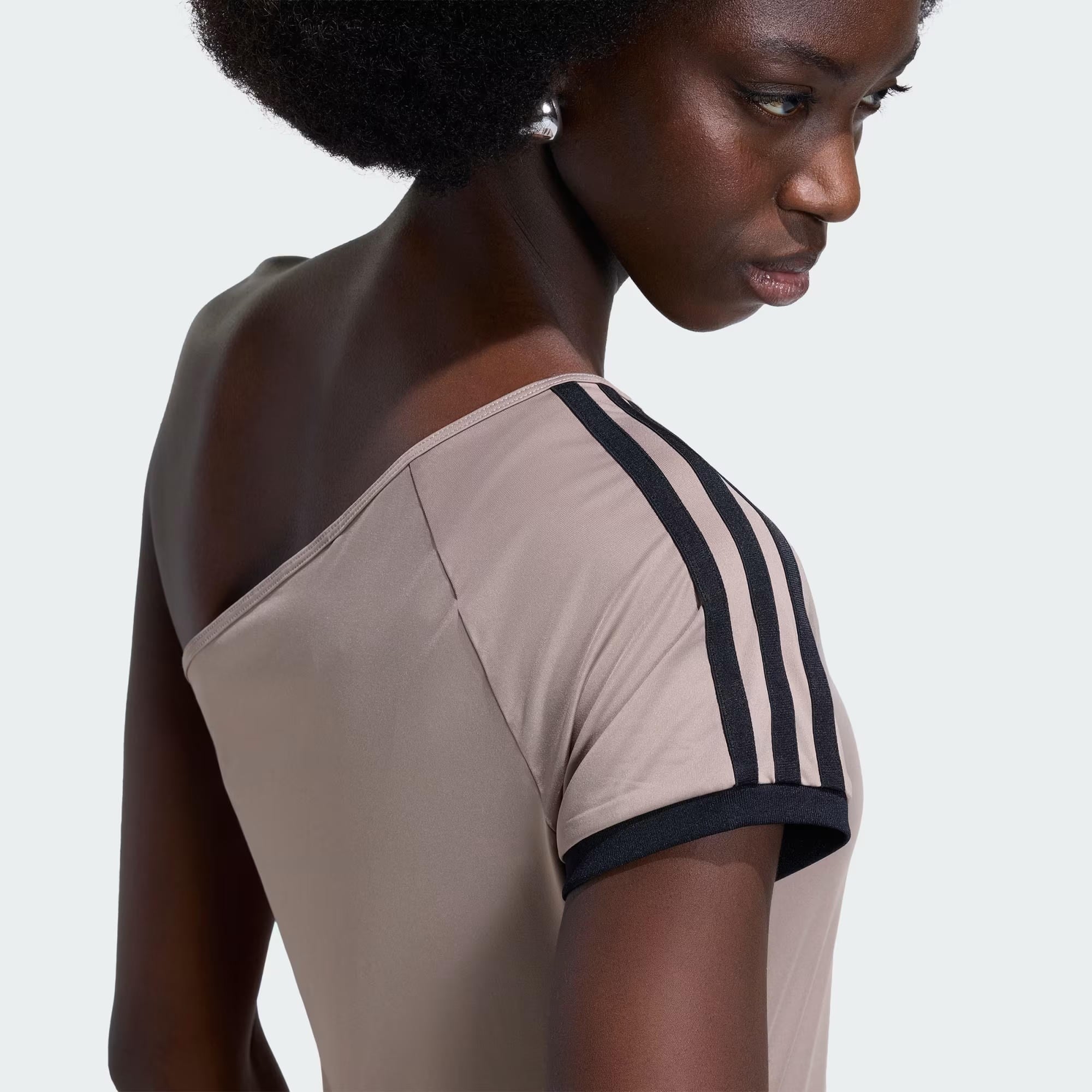 adidas Adilenium 5.0 OFF Shoulder Kadın Tişört