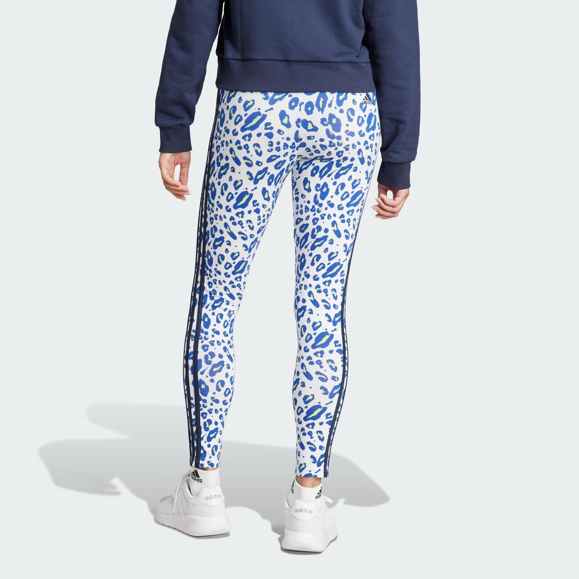 adidas Essentials 3-Stripes Animal Print Kadın Tayt