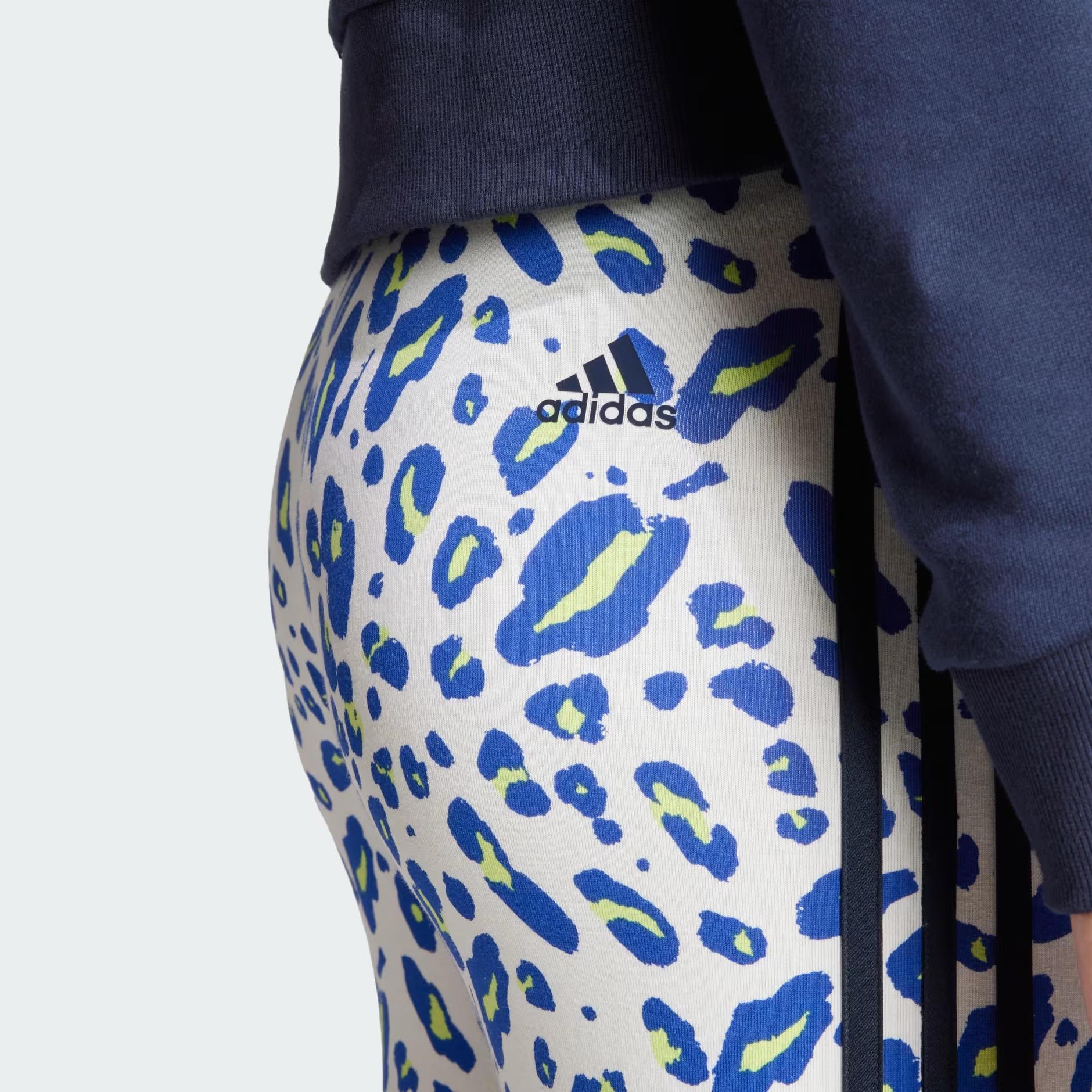 adidas Essentials 3-Stripes Animal Print Kadın Tayt