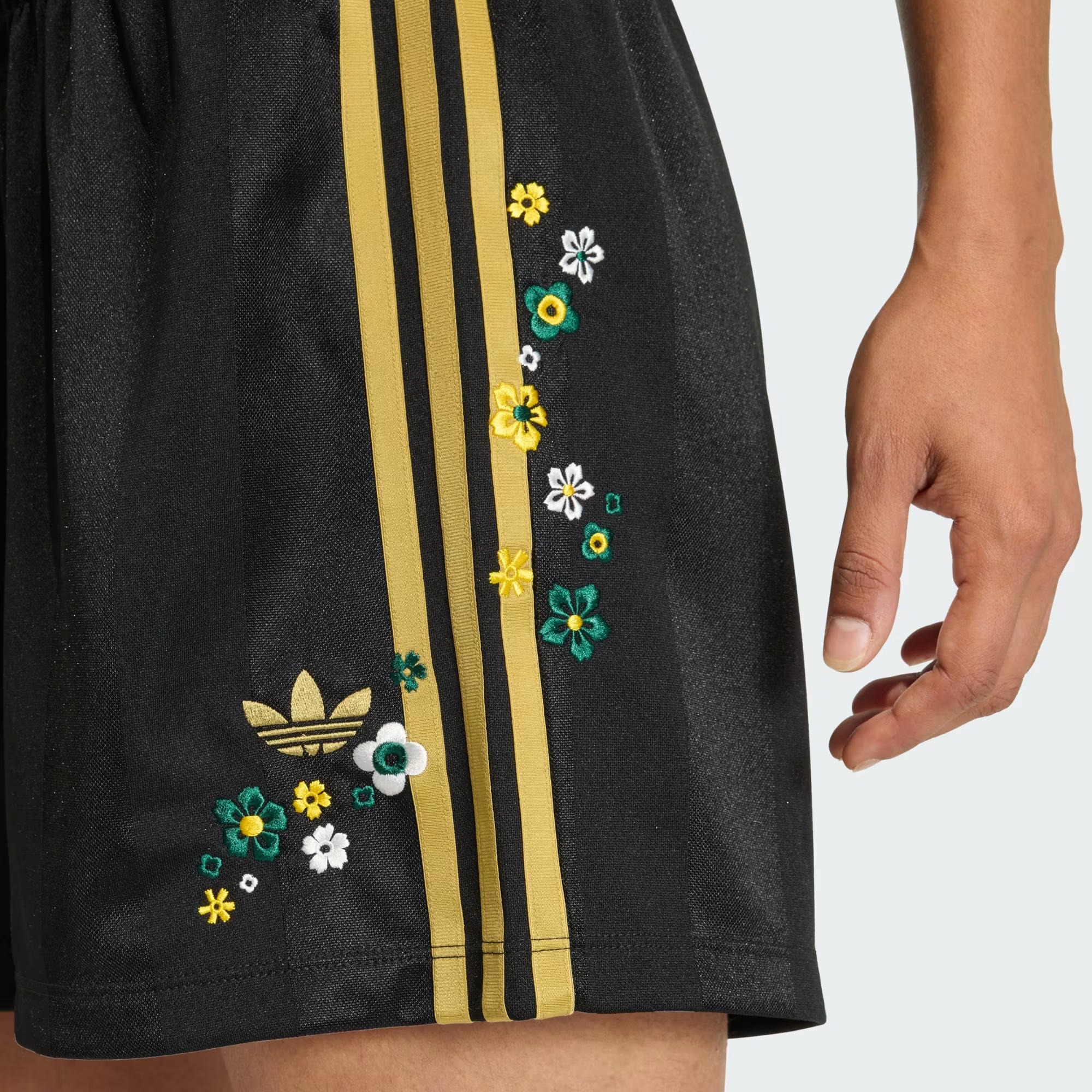 adidas Liberty London Firebird Kadın Şort