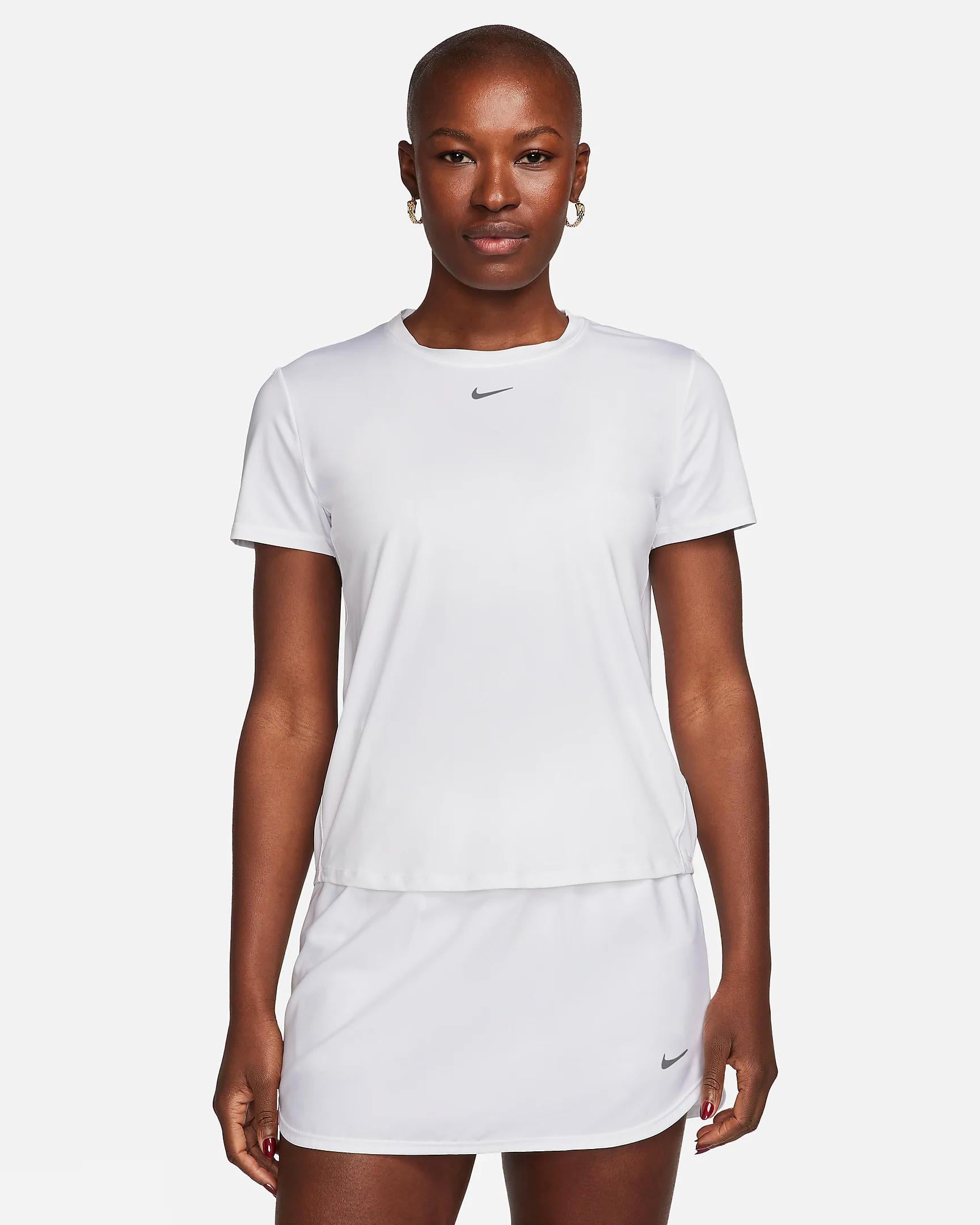 Nike One Classic Kadın Tişört