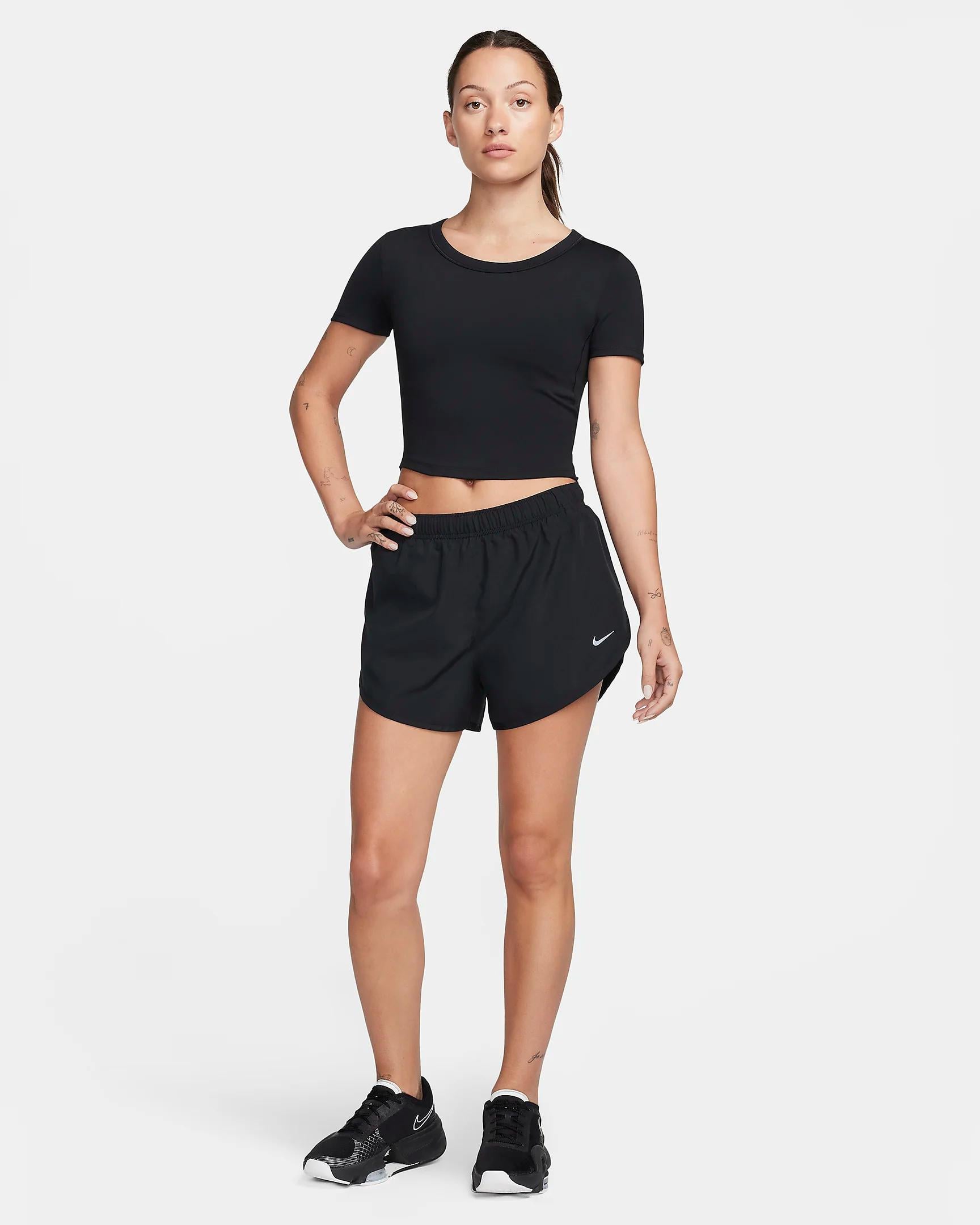 Nike One Fitted Kadın Tişört