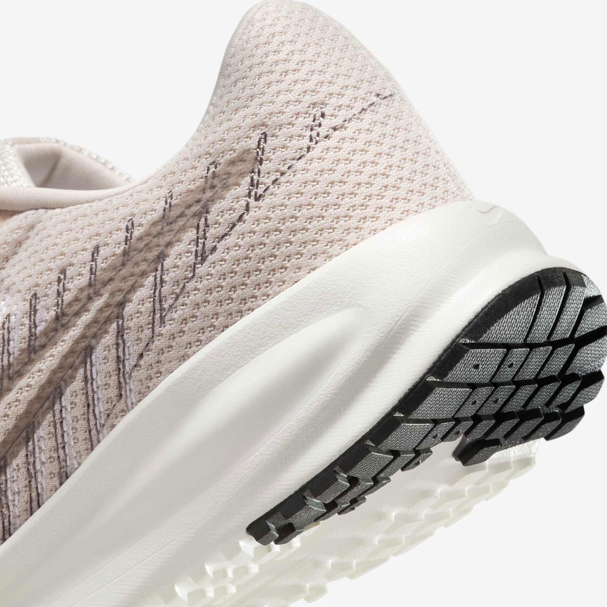 Nike Run Defy Kadın Koşu Ayakkabısı