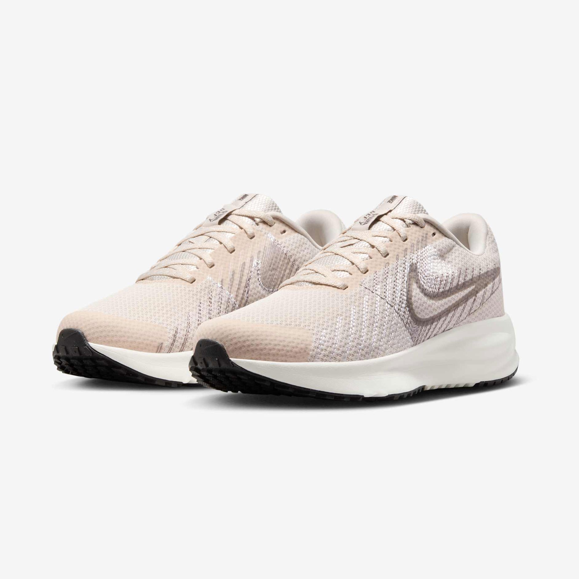 Nike Run Defy Kadın Koşu Ayakkabısı