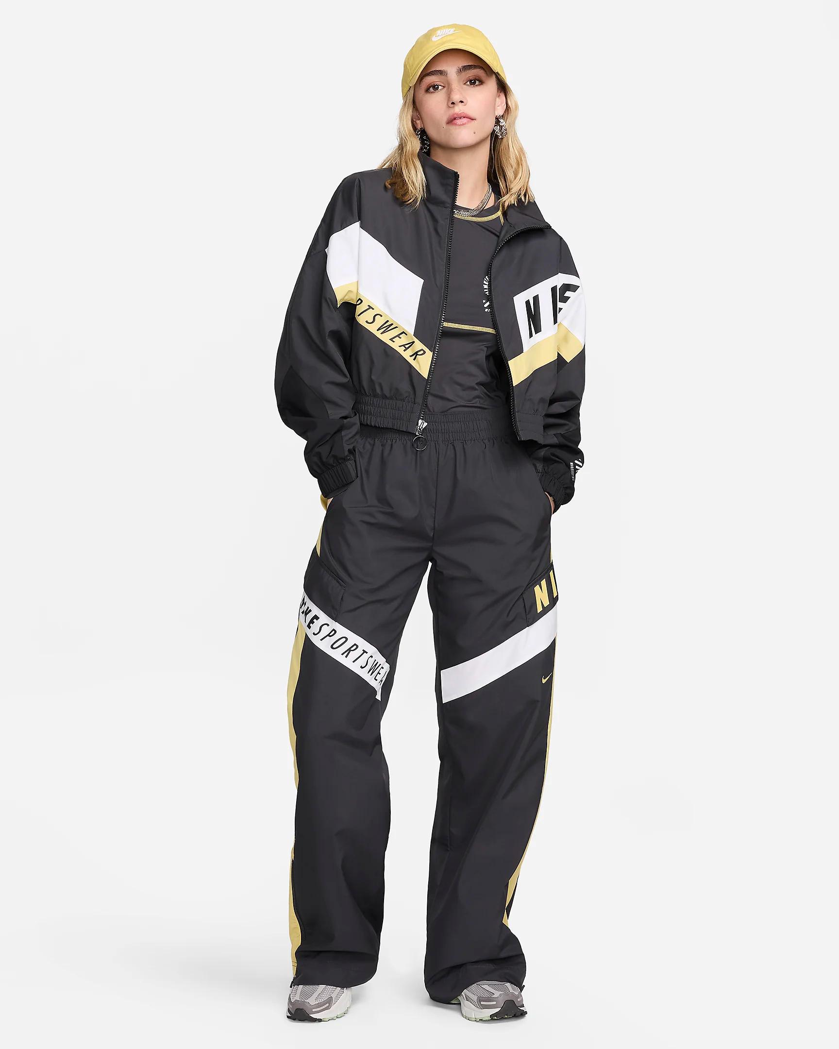 Nike Sportswear High-Waisted Trousers Kadın Eşofman Altı