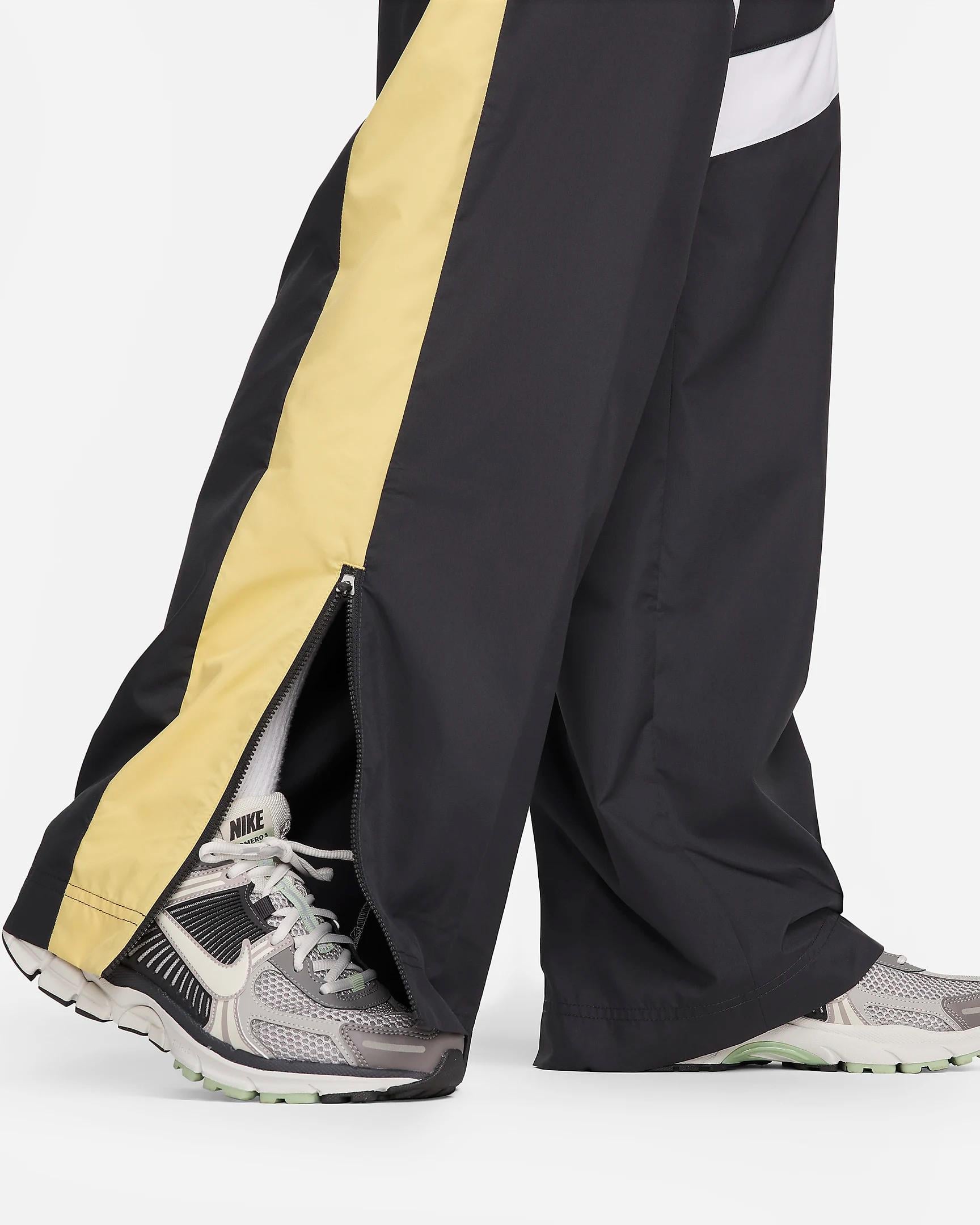 Nike Sportswear High-Waisted Trousers Kadın Eşofman Altı