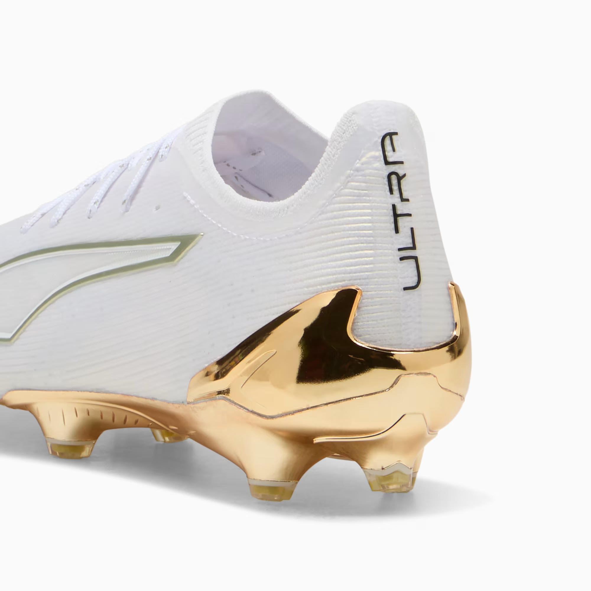 Puma Beyaz Puma Ultra 6 Ultimate FG Erkek