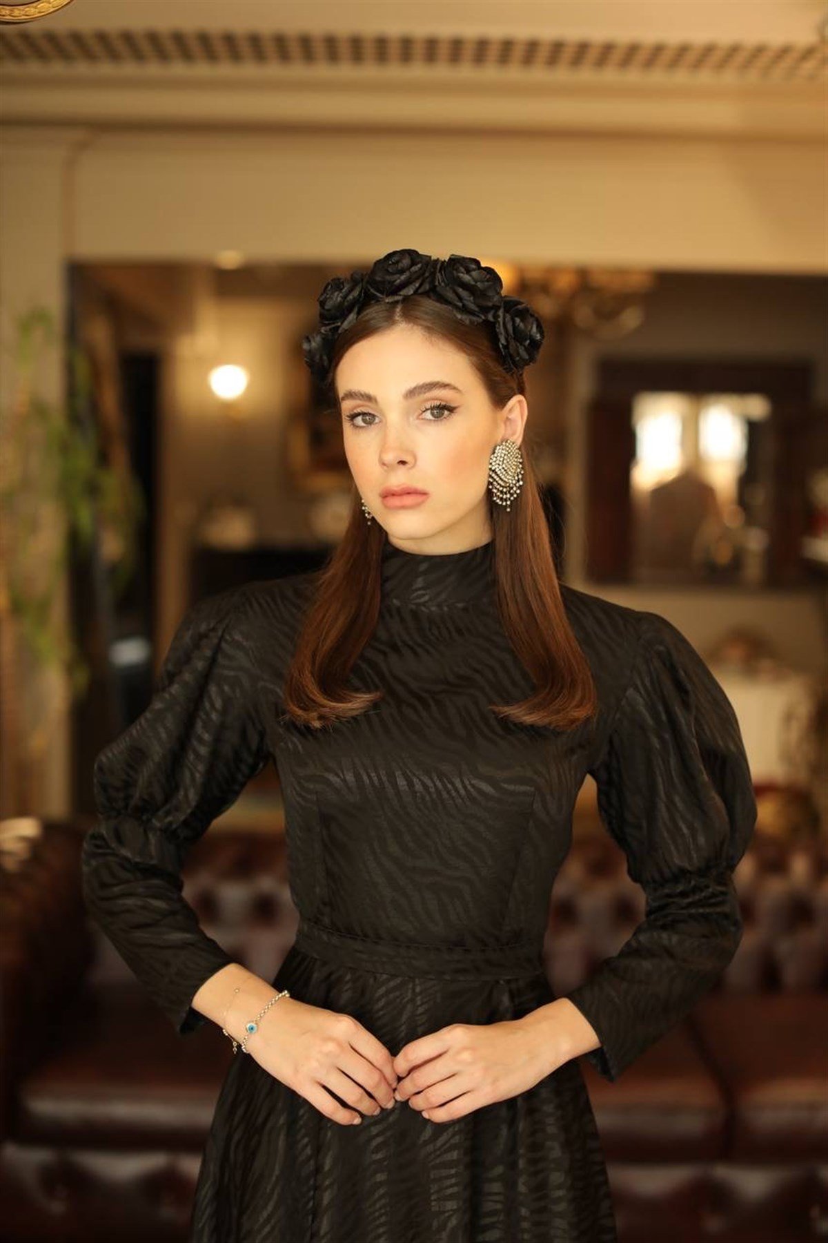 “Madam Carla” Siyah
