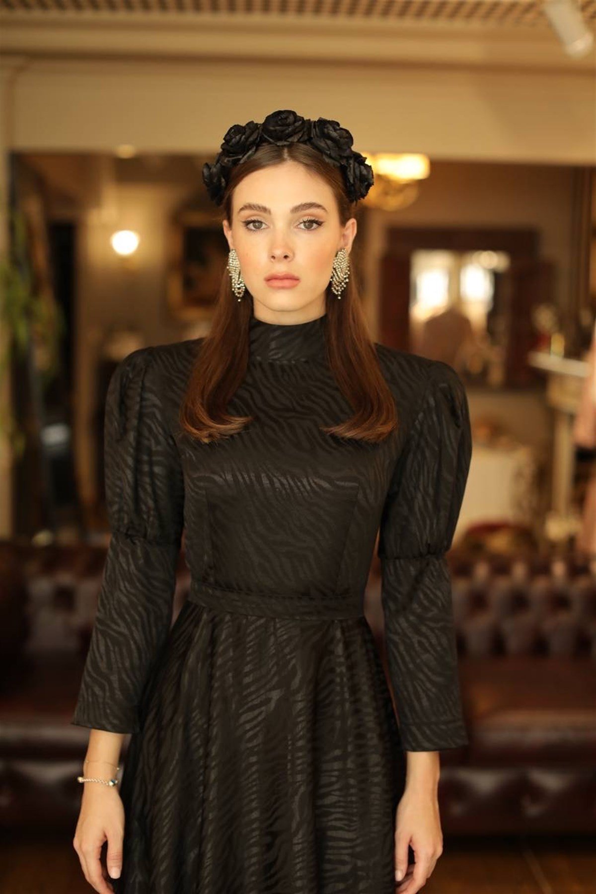 “Madam Carla” Siyah