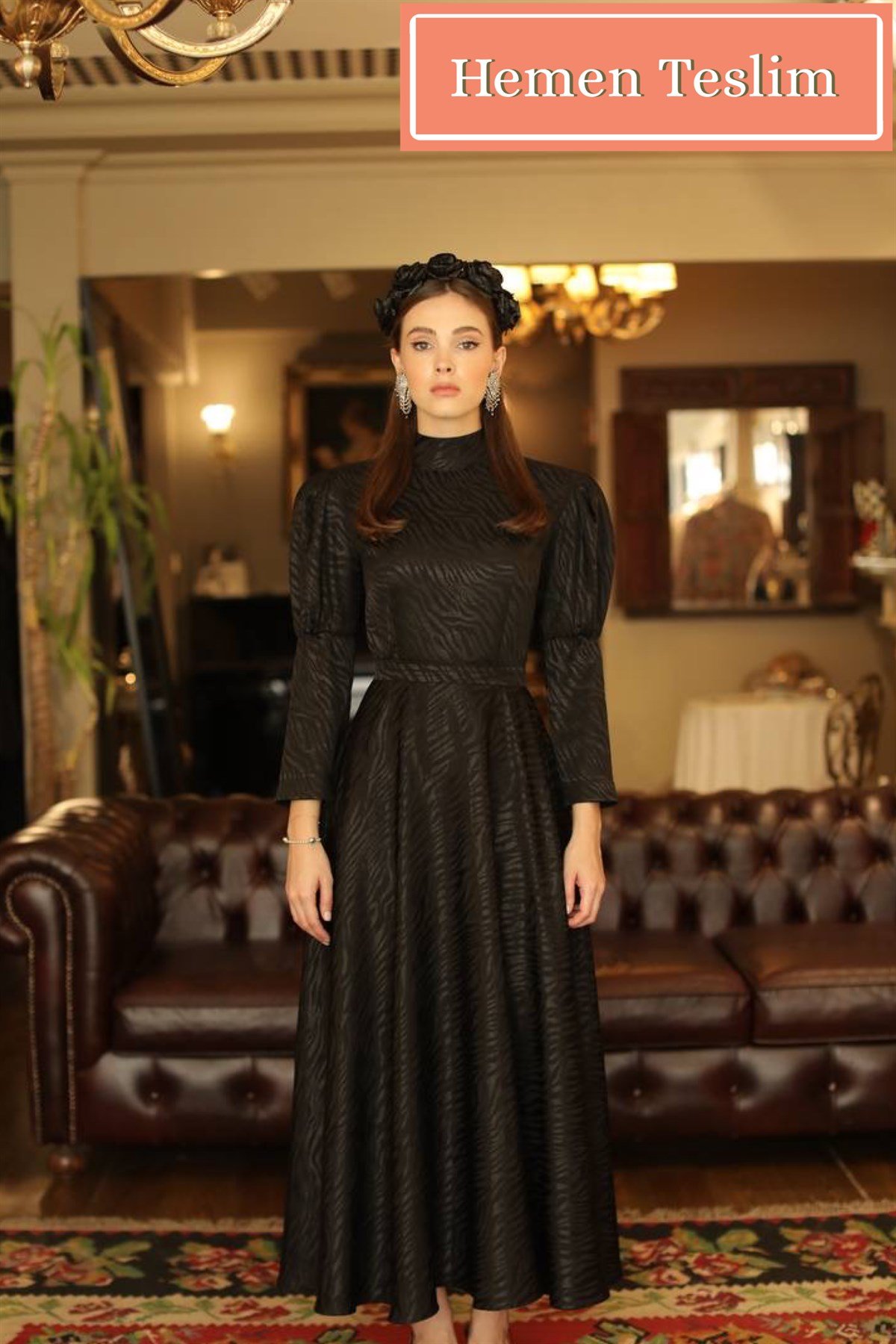 “Madam Carla” Siyah