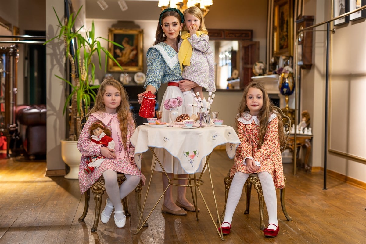 KIRMIZI ÇİÇEKLİ KIZ ÇOCUK ELBİSE