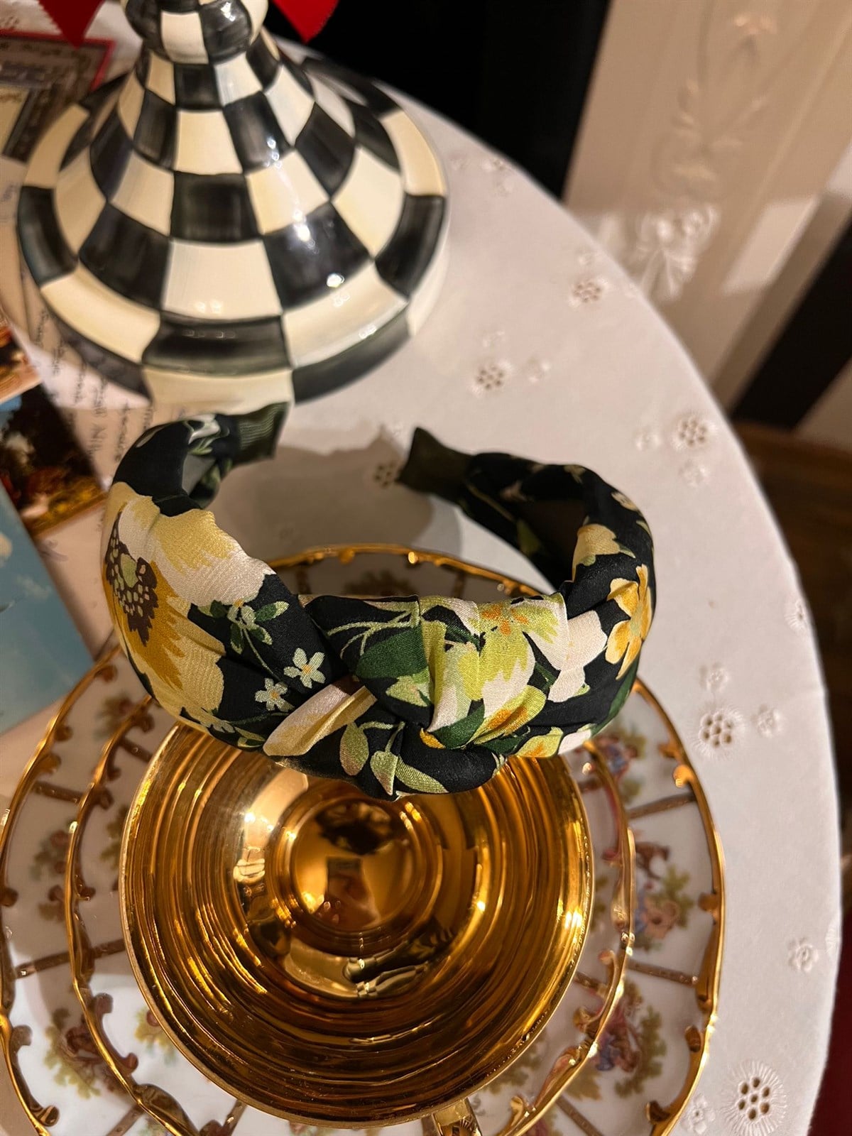 Sarı-Yeşil Çiçekli Taç 