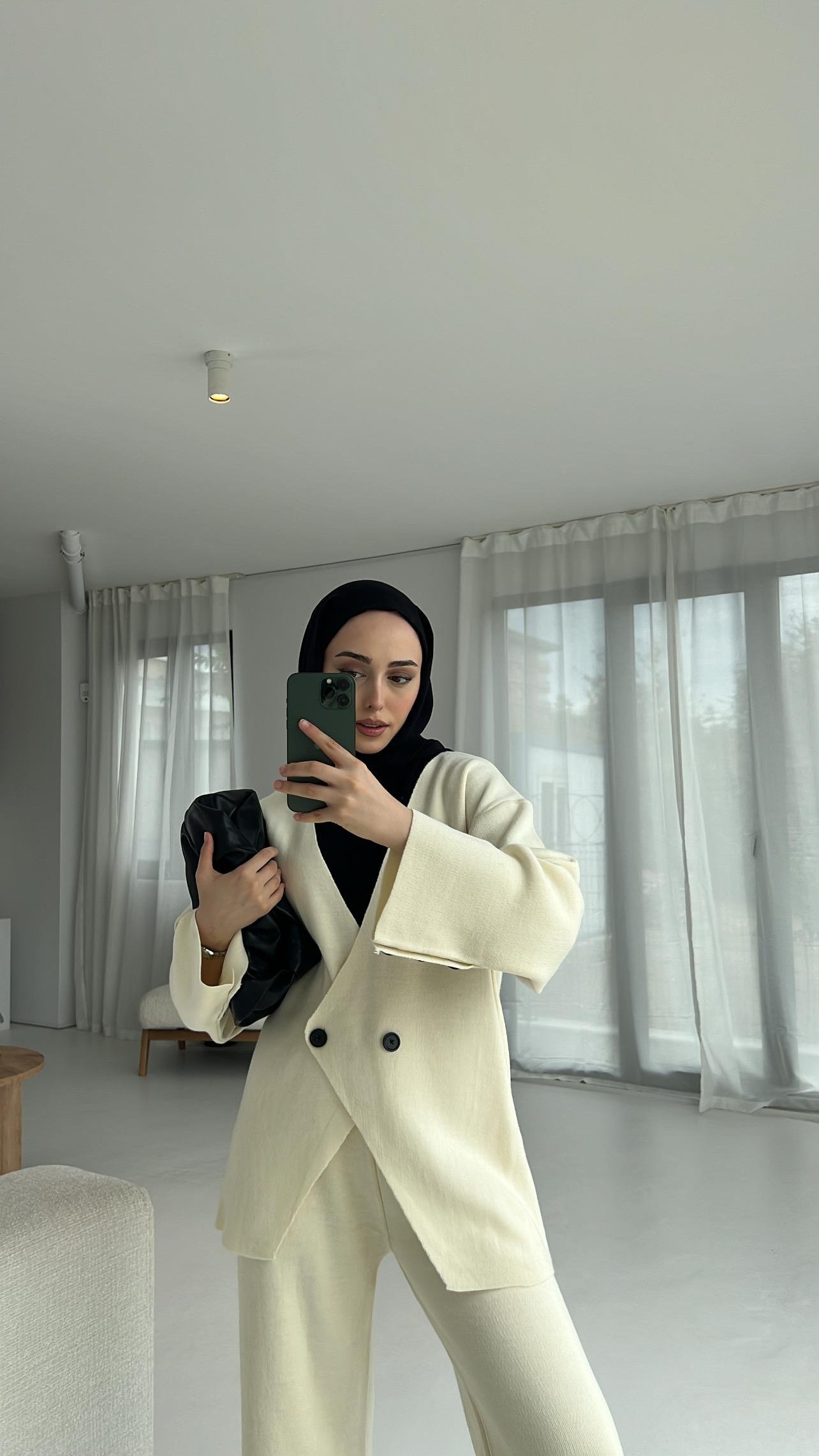 Ekru Hırkalı Triko Takım