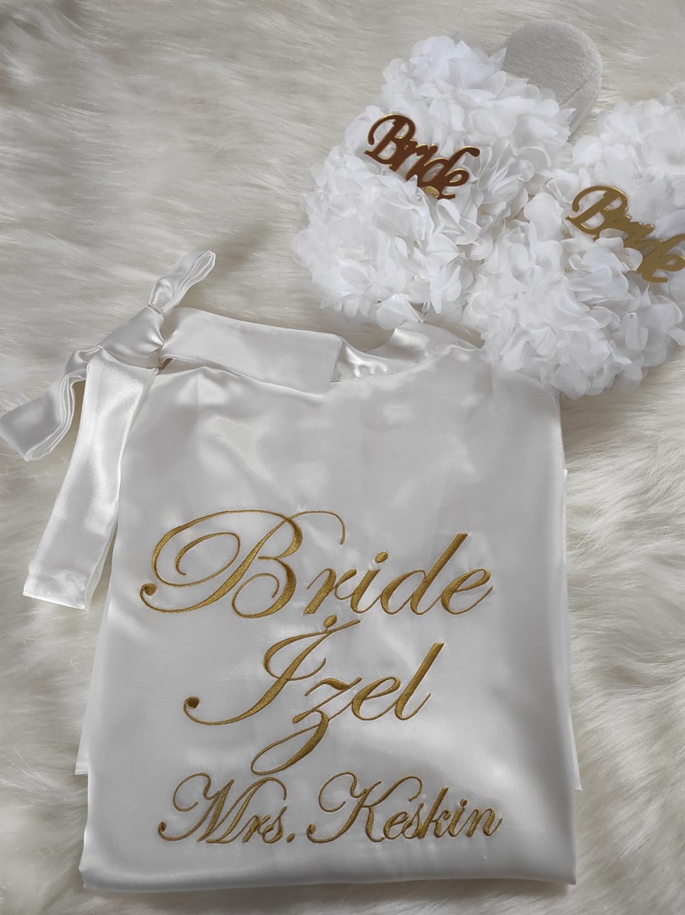 İsme Özel Nakışlı Beyaz Sabahlık ve Bride Terlik 