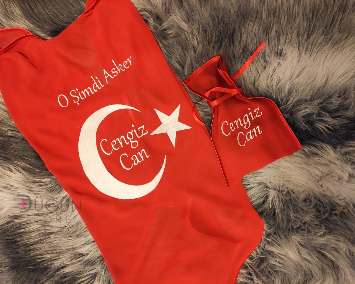 Kırmızı Beyaz İşlemeli İsimli Asker Örtüsü