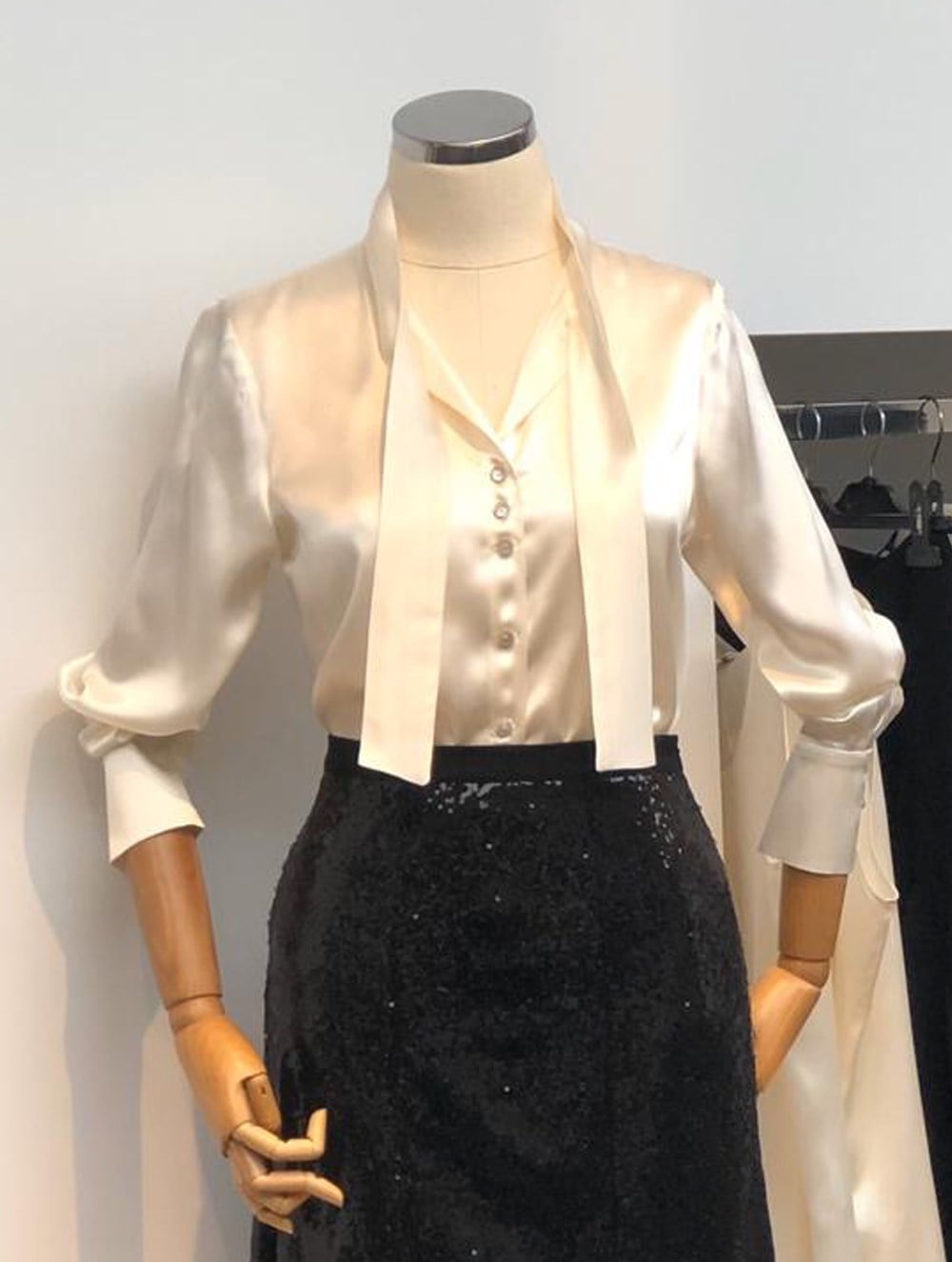 Fularlı İpek Gömlek