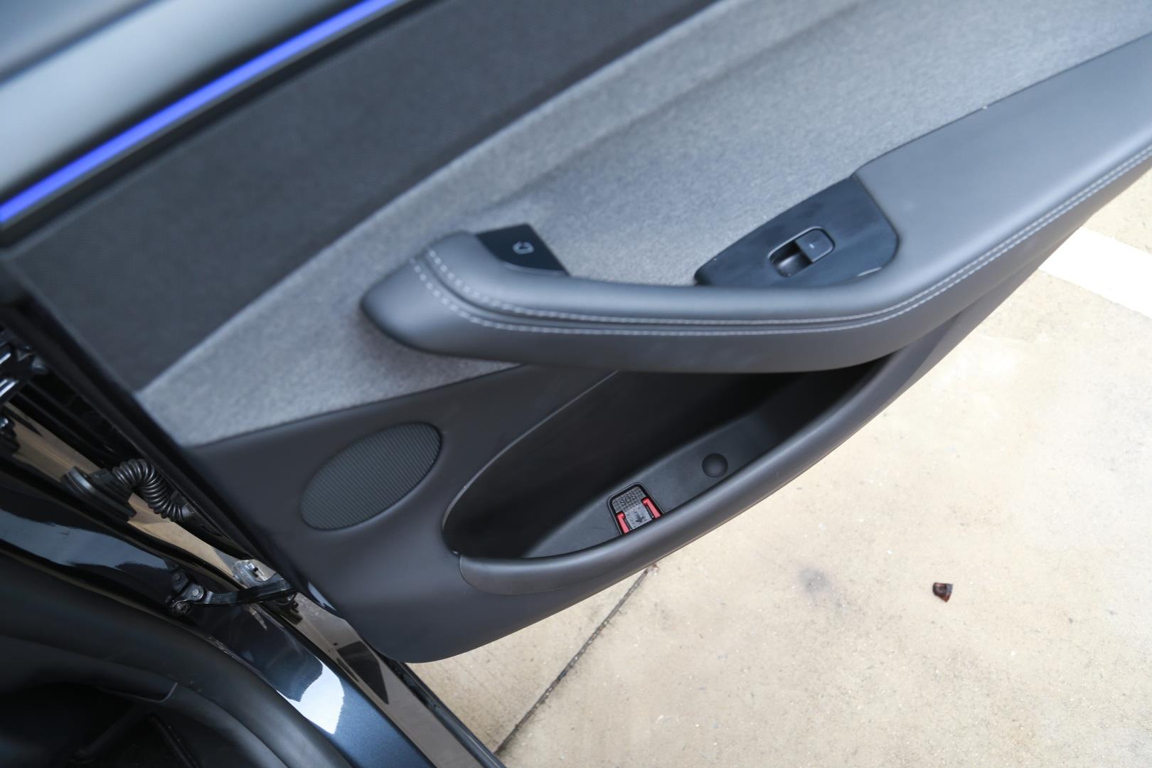 2025+ MODEL Y (JUNIPER) IÇIN ACIL ÇIKIS MANDAL