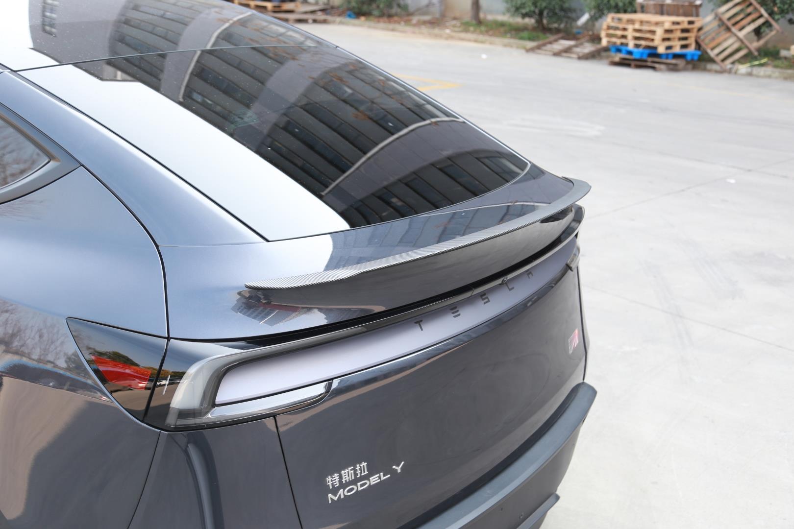 2025+ MODEL Y (JUNIPER) IÇIN SPOR SPOILER - PARLAK KARBON BOYA