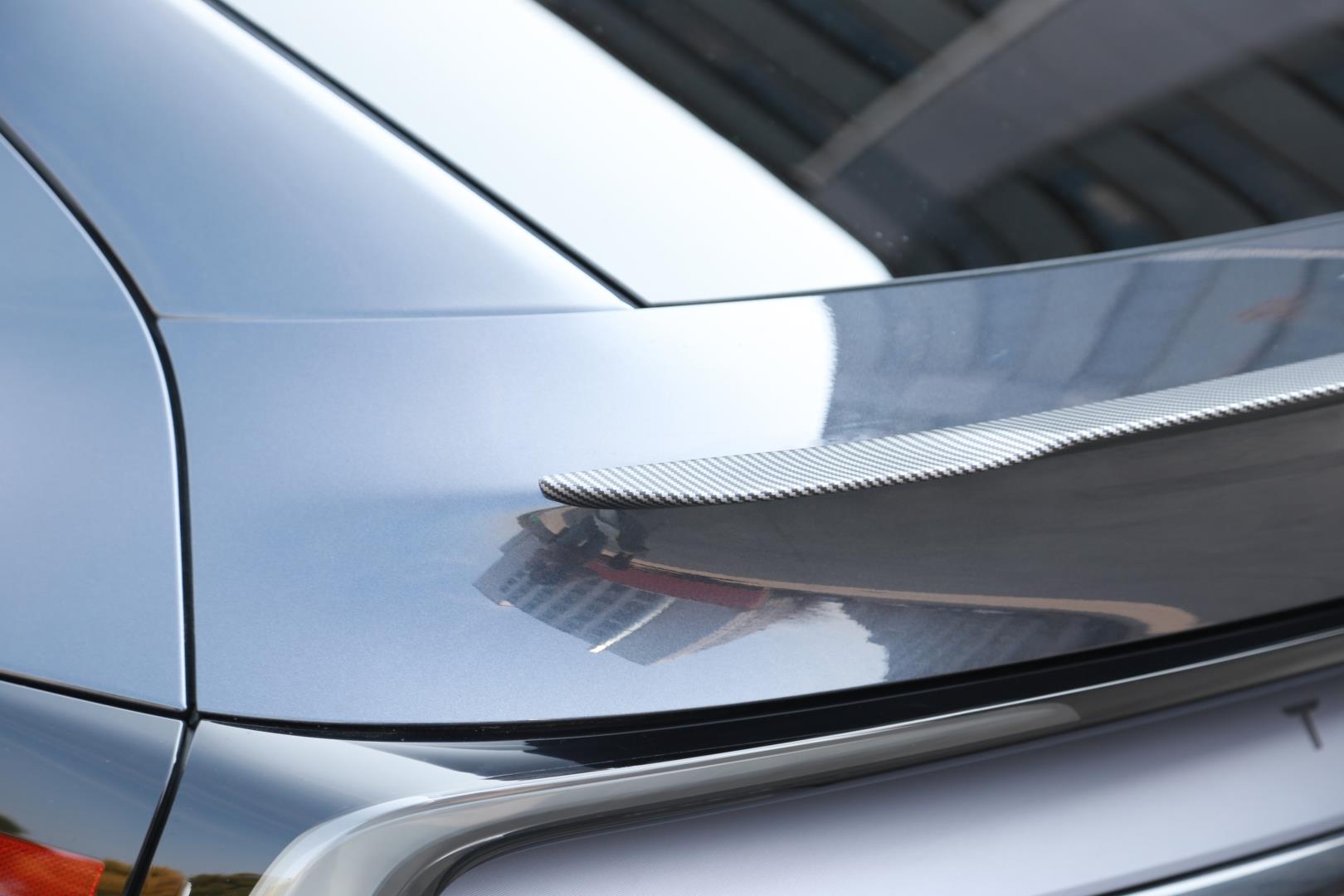 2025+ MODEL Y (JUNIPER) IÇIN SPOR SPOILER - MAT KARBON BOYA