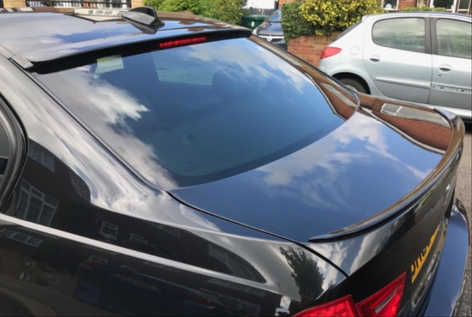 3 SERISI E90 2005-2012 IÇIN UYUMLU CAM ÜSTÜ SPOILER - PIANO BLACK (PARLAK SIYAH)