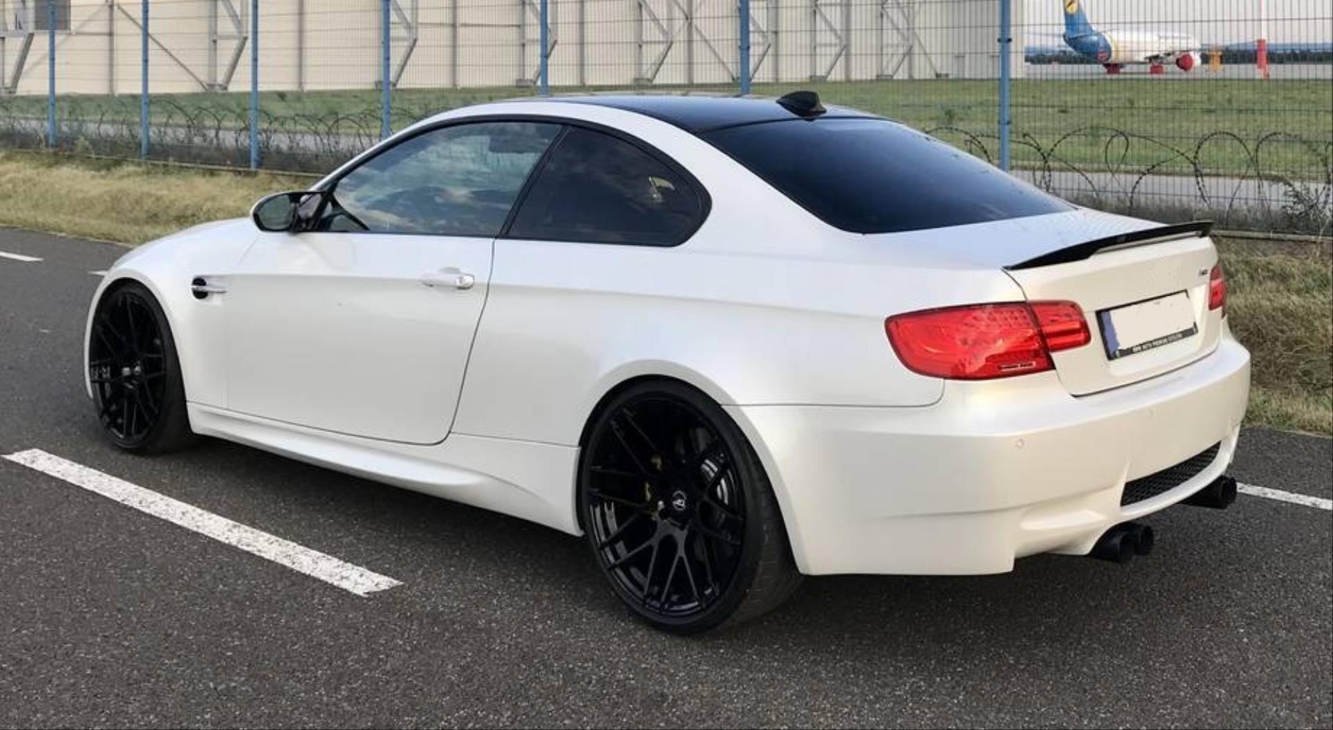 3 SERISI E92 IÇIN UYUMLU MT SPOILER  - PIANO BLACK (PARLAK SIYAH)