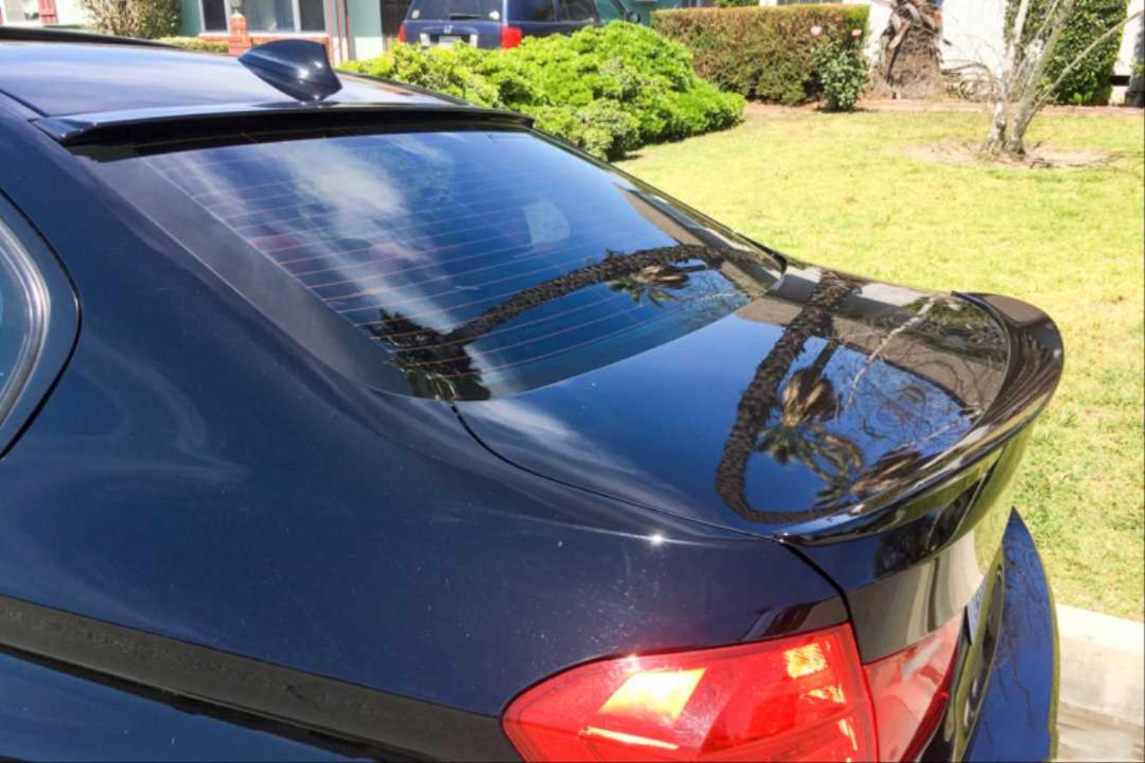 3 SERISI F30 CAM ÜSTÜ SPOILER - PIANO BLACK (PARLAK SIYAH) 
