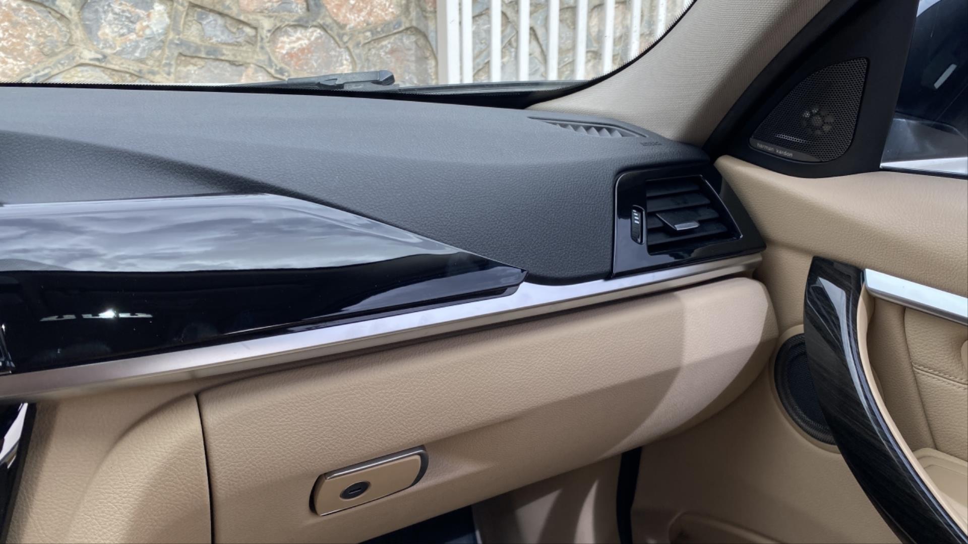 3 SERISI F30 GÖGÜSLÜK VE MENFEZ KAPLAMA SETI - PIANO BLACK 