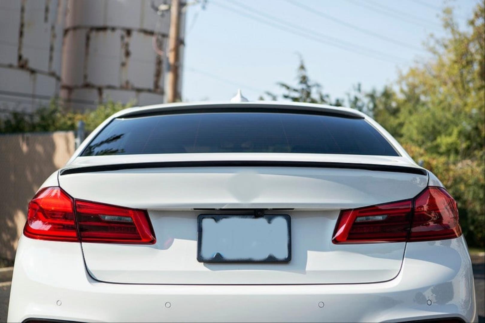 5 SERISI G30 IÇIN UYUMLU   HYBRID SPOILER  - PIANO BLACK (PARLAK SIYAH) 