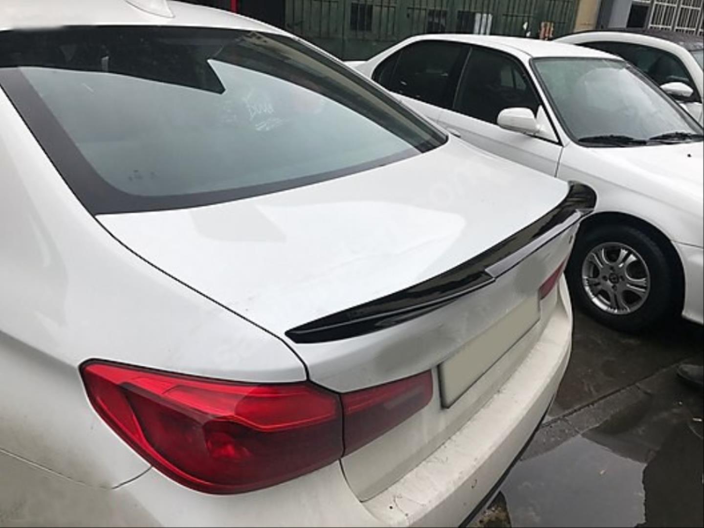 5 SERISI G30 IÇIN UYUMLU   M4 GÖRÜNÜM SPOILER  - PIANO BLACK (PARLAK SIYAH)