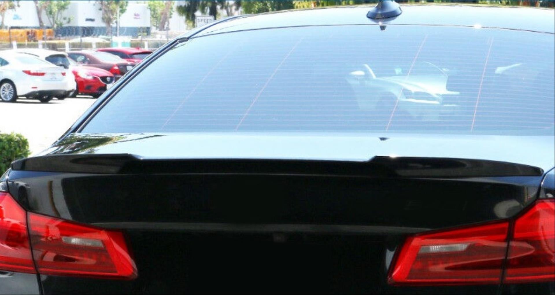 5 SERISI G30 IÇIN UYUMLU   M4 GÖRÜNÜM SPOILER  - PIANO BLACK (PARLAK SIYAH)