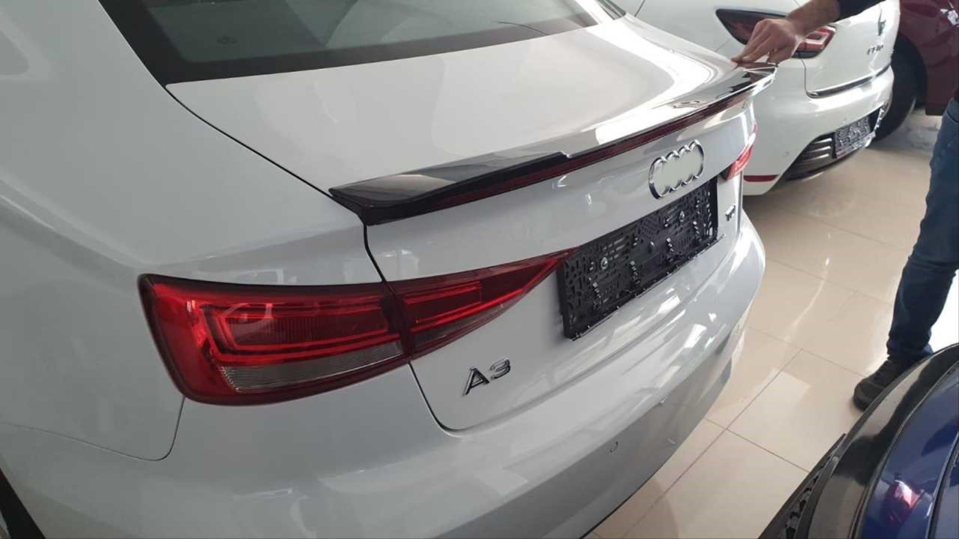 A3 2013-2019 SEDAN IÇIN UYUMLU LED SPOILER  PIANO BLACK (PARLAK SIYAH) 