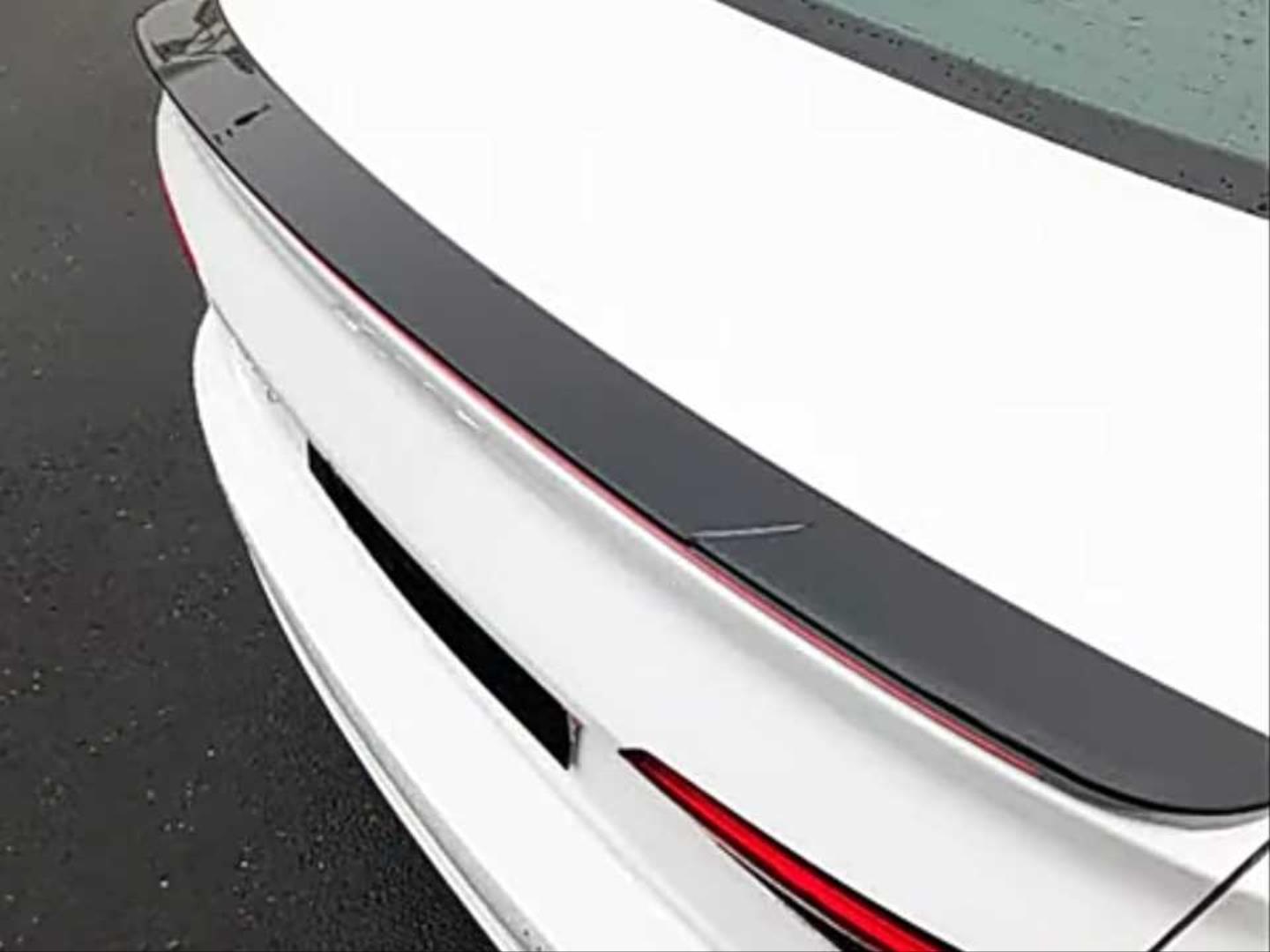 A4 2016-2019 IÇIN UYUMLU LED SPOILER PIANO BLACK (PARLAK SIYAH) 