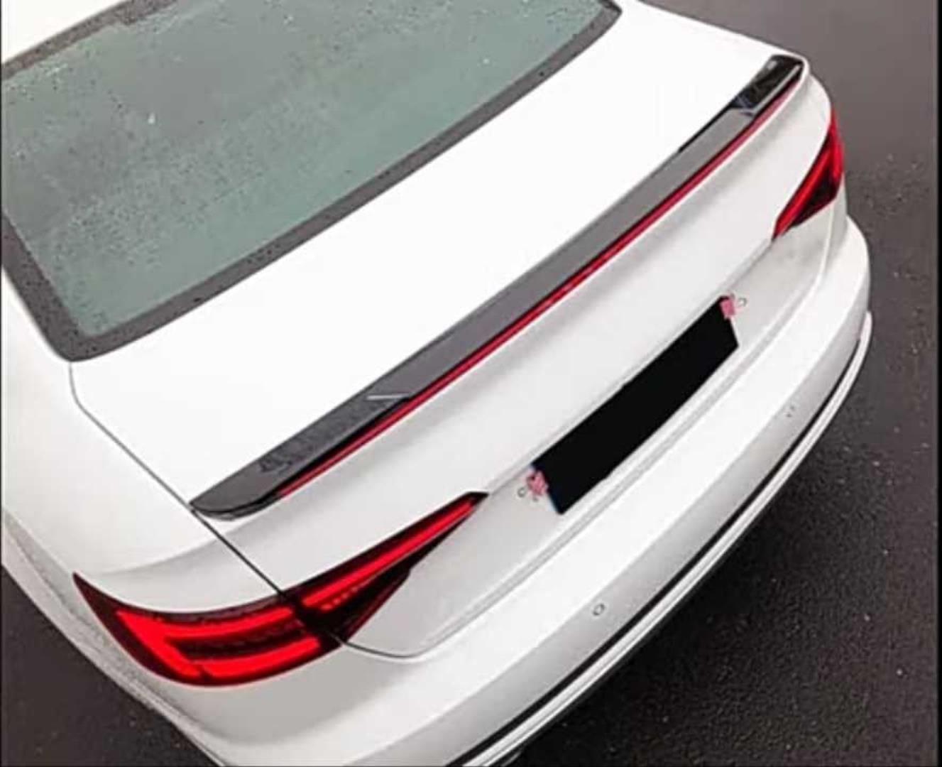 A4 2016-2019 IÇIN UYUMLU LED SPOILER PIANO BLACK (PARLAK SIYAH) 