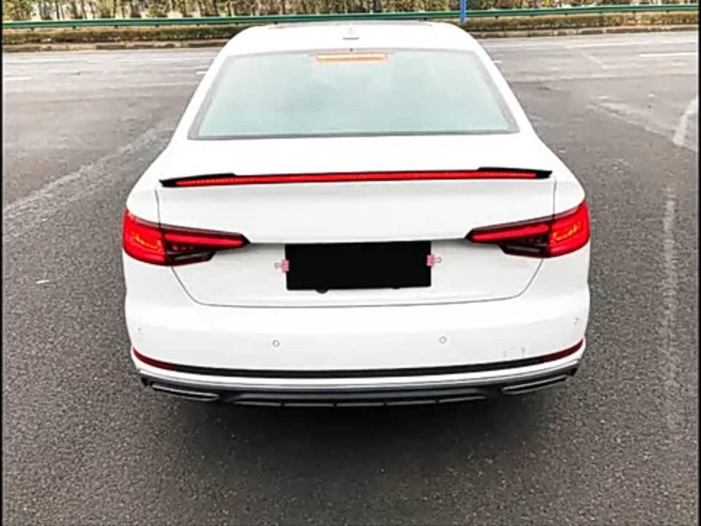 A4 2016-2019 IÇIN UYUMLU LED SPOILER PIANO BLACK (PARLAK SIYAH) 