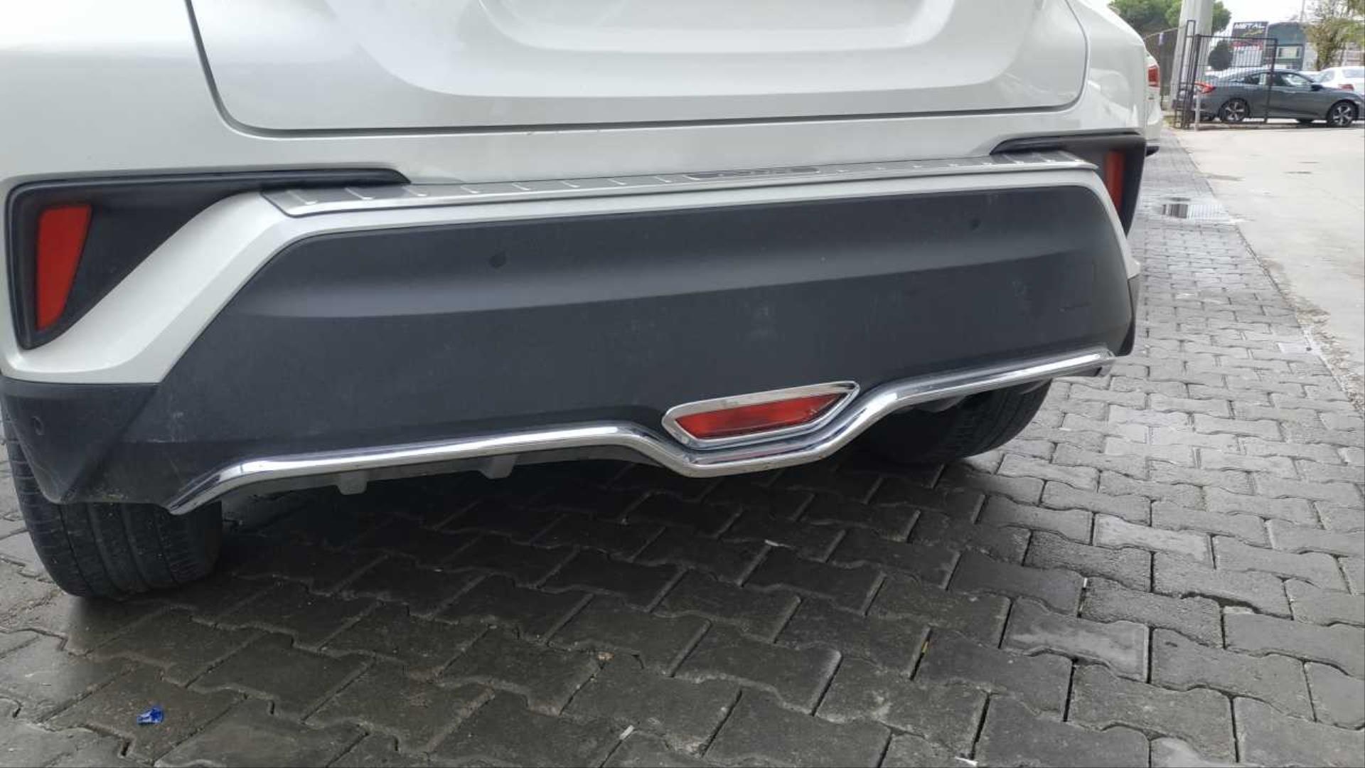 C-HR 2016-2019 IÇIN UYUMLU ARKA TAMPON ALT ÇITASI NIKELAJ