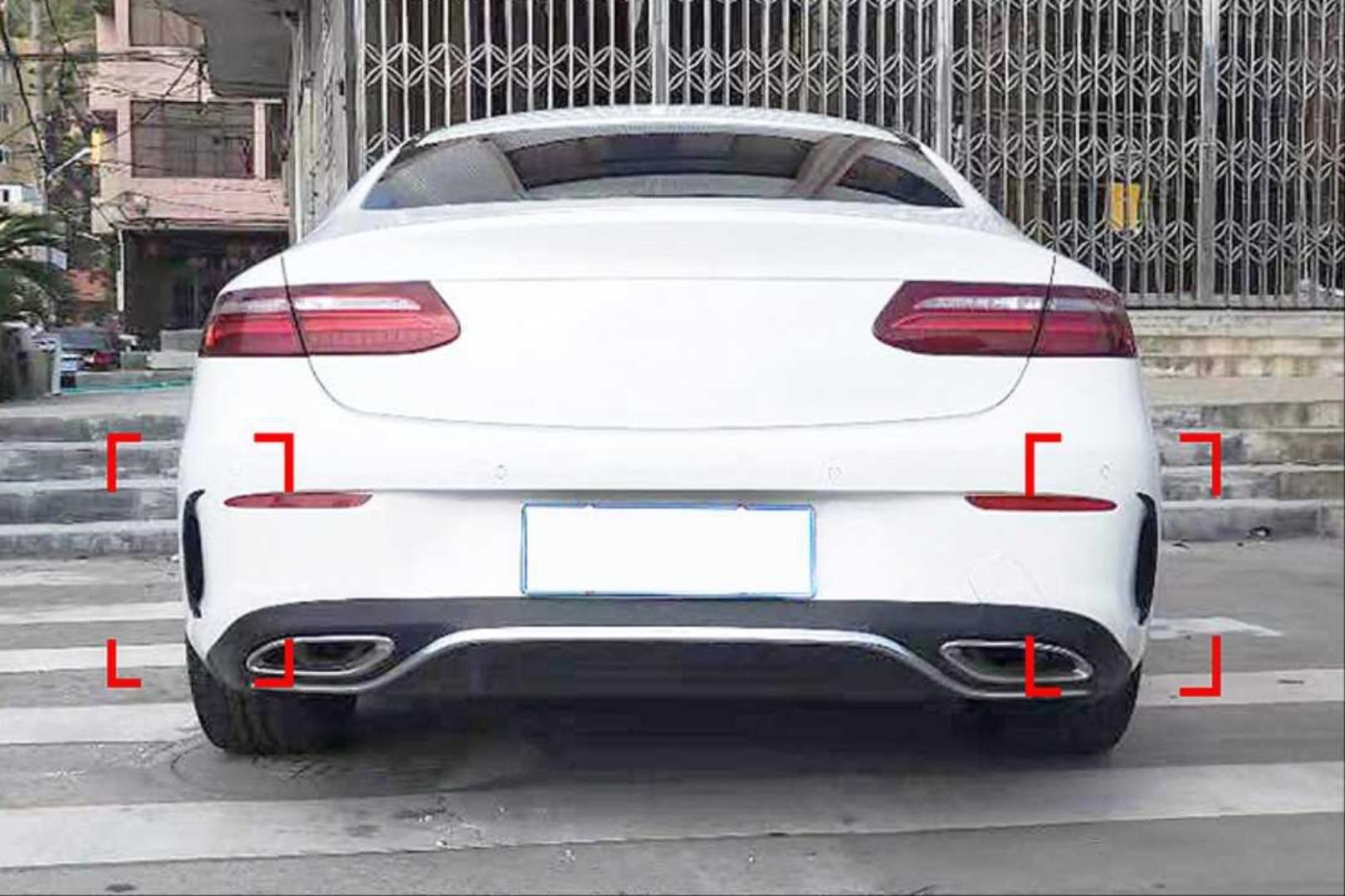 C238 E COUPE IÇIN ARKA TAMPON BICAKLARI