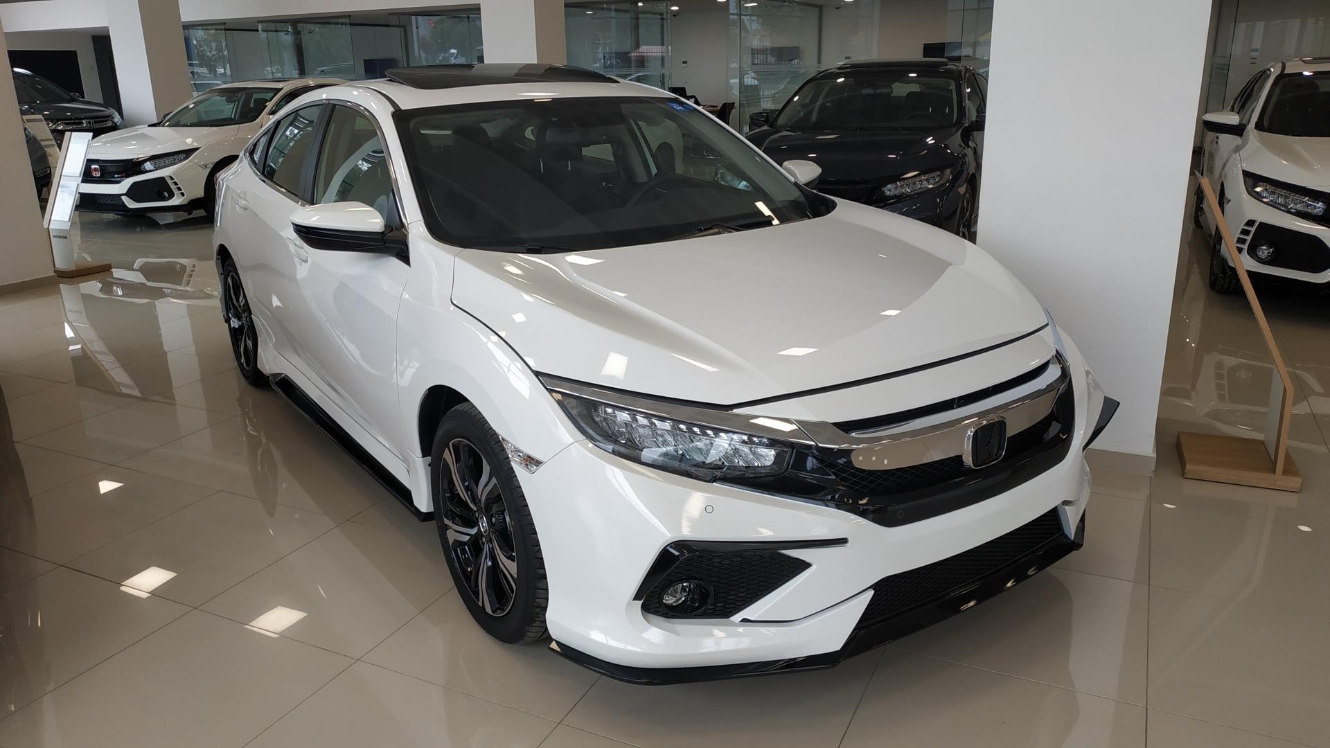 CIVIC CONCEPT MODEL ÖN TAMPON EK PIANO BLACK DETAYLI 