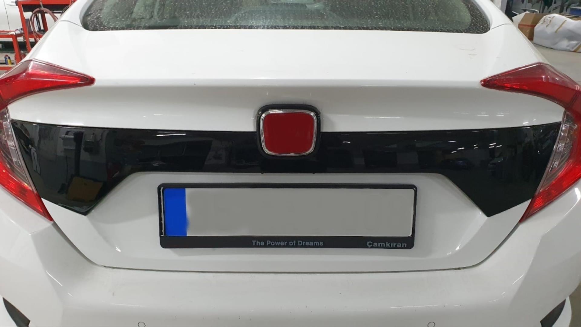 CIVIC FC5 2016-2020 IÇIN UYUMLU BAGAJ KAPAGI PLAKA ÜST KAPLAMASI PIANO BLACK 