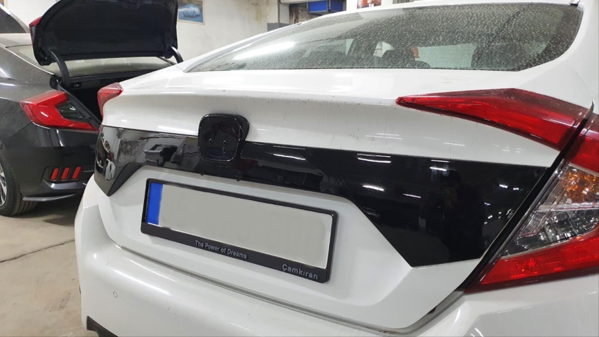 CIVIC FC5 2016-2020 IÇIN UYUMLU BAGAJ KAPAGI PLAKA ÜST KAPLAMASI PIANO BLACK 