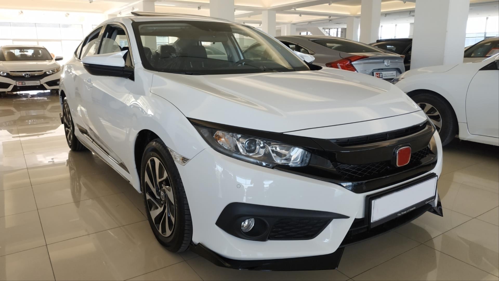 CIVIC FC5 2016-2020 IÇIN UYUMLU ÇIKINTILI ÖN FLAP PIANO BLACK DIZAYN B 