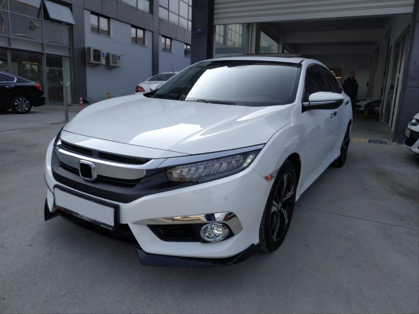 CIVIC FC5 2016-2020 IÇIN UYUMLU ÇIKINTILI ÖN FLAP PIANO BLACK DIZAYN B 