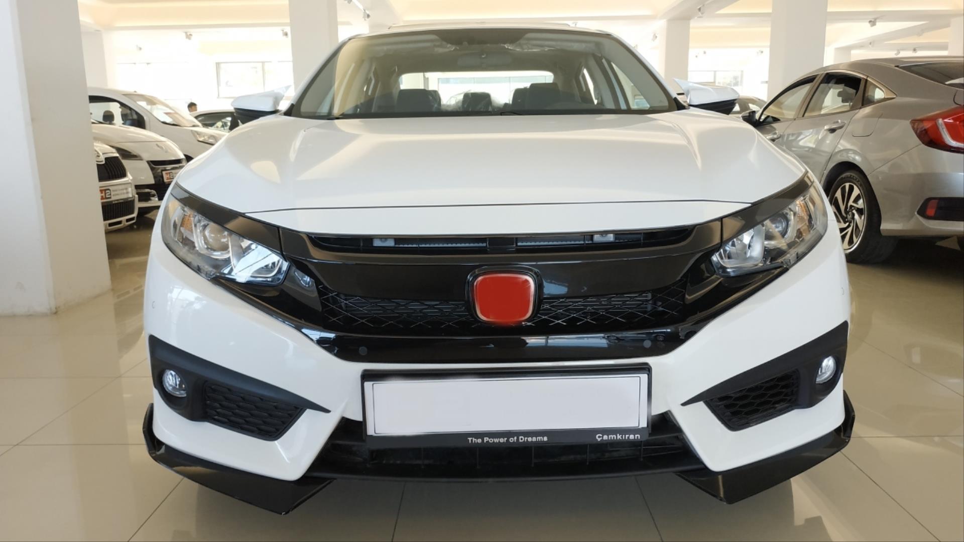 CIVIC FC5 2016-2020 IÇIN UYUMLU ÇIKINTILI ÖN FLAP PIANO BLACK DIZAYN B 