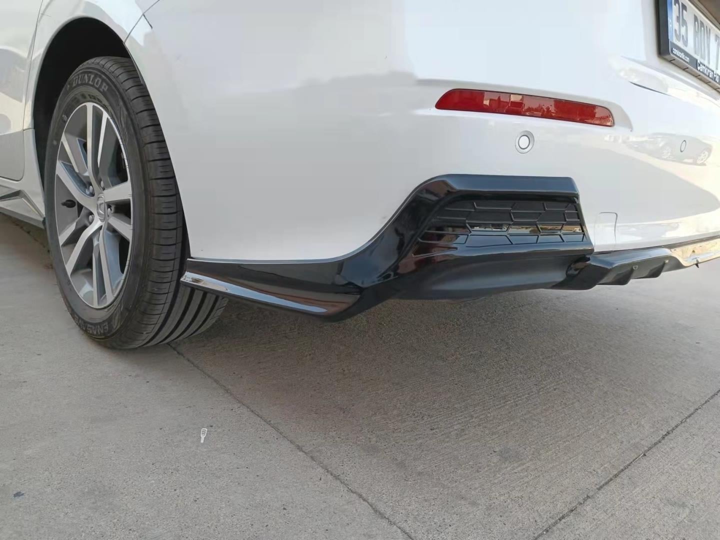CIVIC FE1 2022 IÇIN UYUMLU  ARKA FLAP TAKIMI - PIANO BLACK  