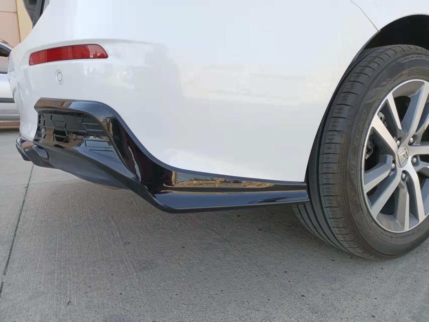 CIVIC FE1 2022 IÇIN UYUMLU  ARKA FLAP TAKIMI - PIANO BLACK  