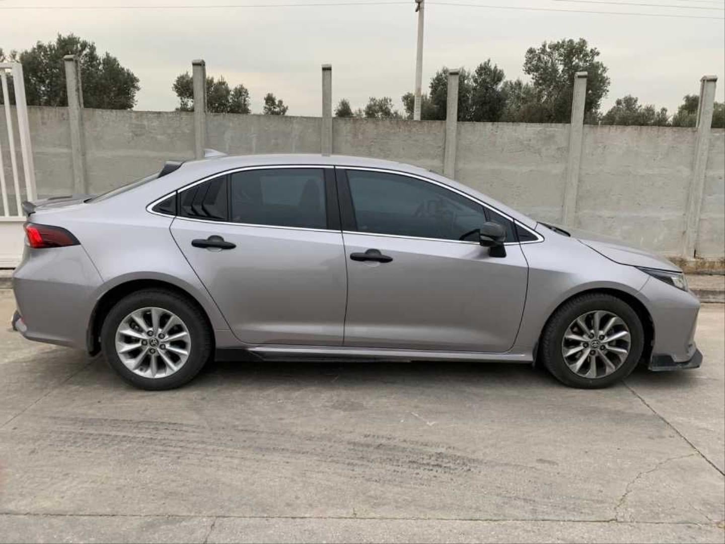 COROLLA 2019+ IÇIN UYUMLU CAM NIKELAJI 