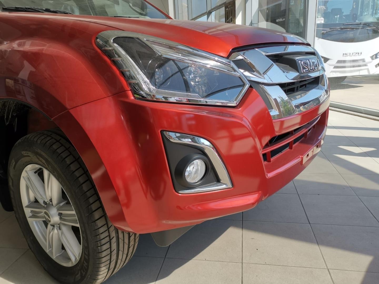 D-MAX IÇIN UYUMLU 2018+ FAR ÇERÇEVESI KAPLAMA NIKELAJ SINYAL ÇIZGILI