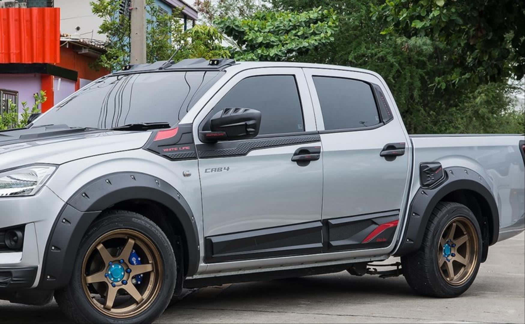 D-MAX IÇIN UYUMLU 2020+ ÇAMURLUK KABARTMA (DODIK) (PP ENJEKSIYON) 