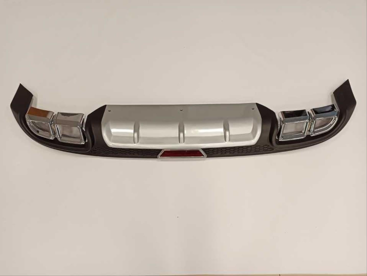 ELANTRA 2016-2019 IÇIN UYUMLU 4 EGZOZ SILVER DIFÜZÖR REFLEKTÖRLÜ