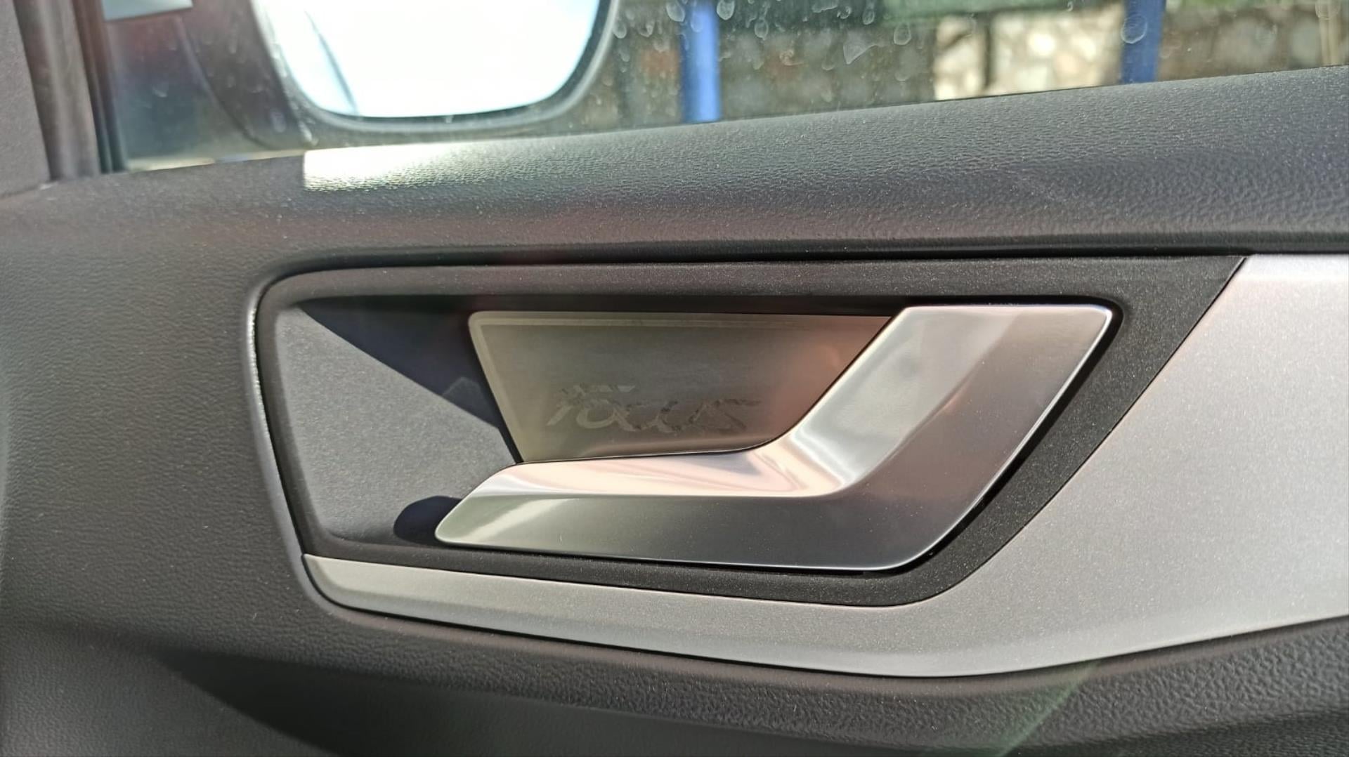 FOCUS IÇIN UYUMLU 2019+ KAPI KOLU IC AÇMA KAPLAMA-SILVER 