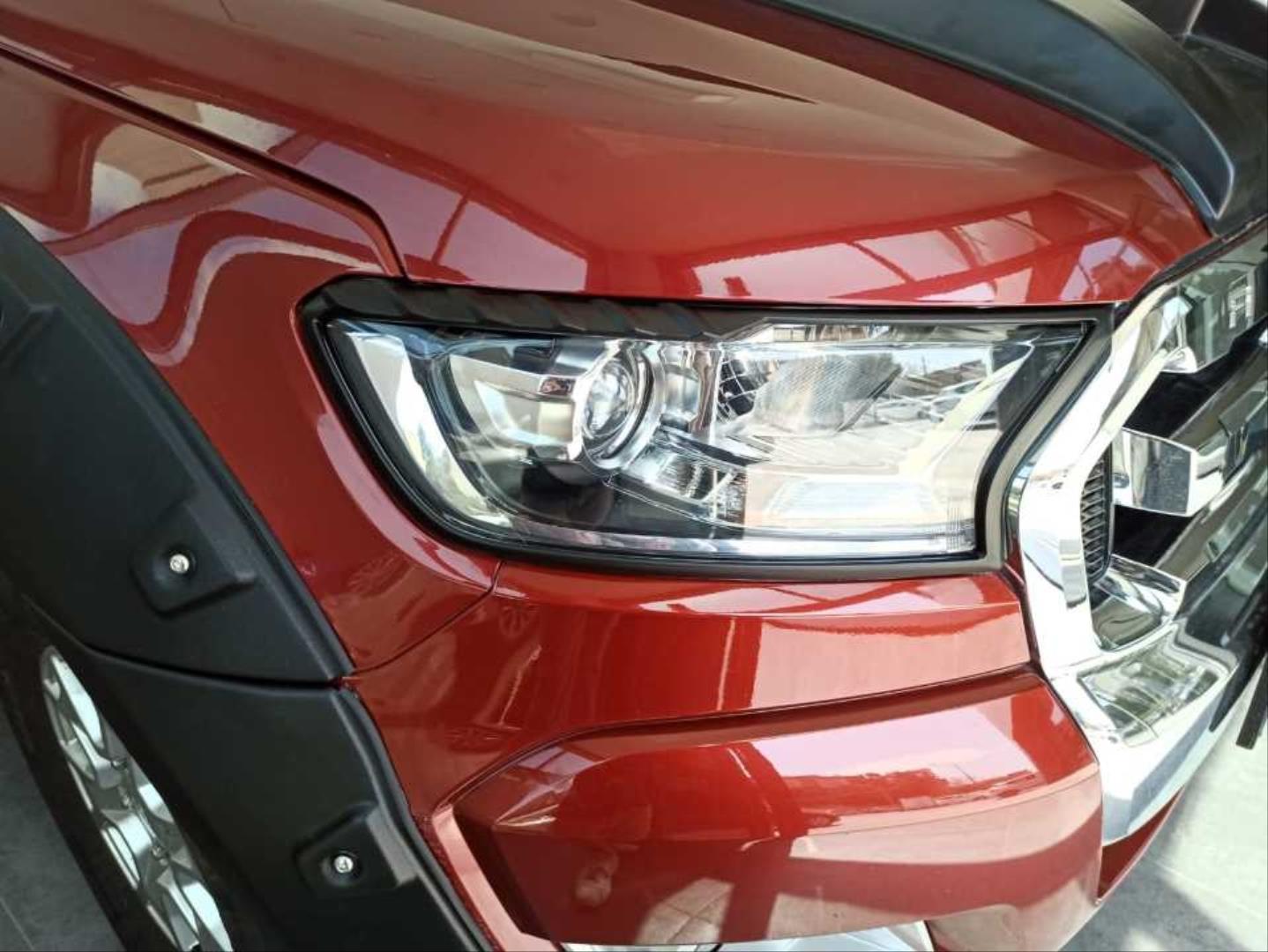 FORD RANGER 2015-2020 FAR ÇERÇEVESI KAPLAMA SIYAH 